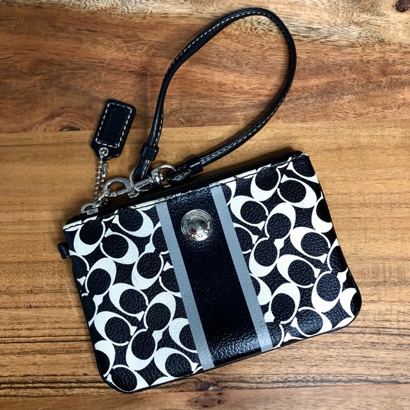 Coach Handbags - ❤️ Coach ❤️ Wristlet